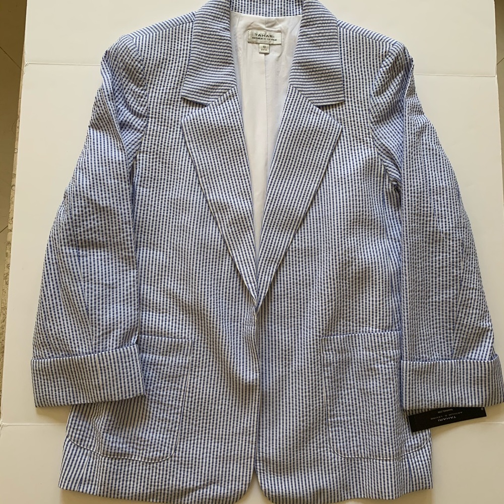 Tahari ASL seersucker white and light blue jacket